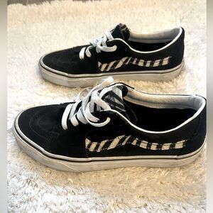 Vans Women's Black Canvas Sneakers with Zebra 🦓 print accents